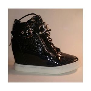 PATENT BLACK WEDGE SNEAKERS